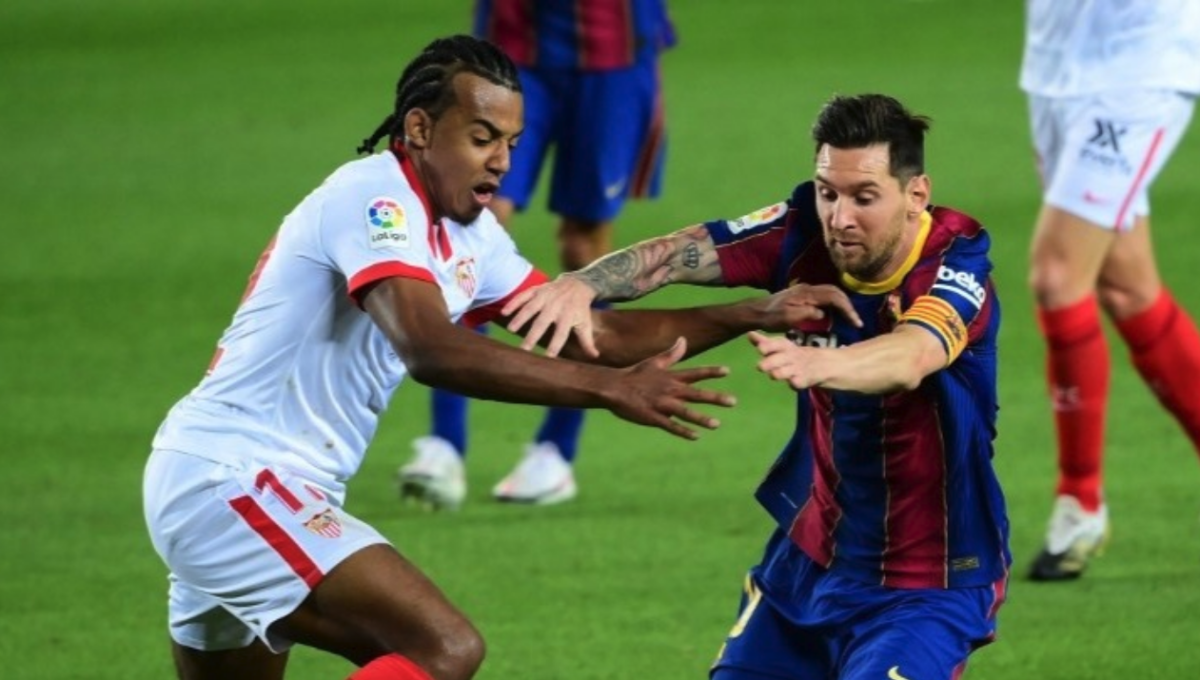 Koundé contra Messi. Foto: AFP