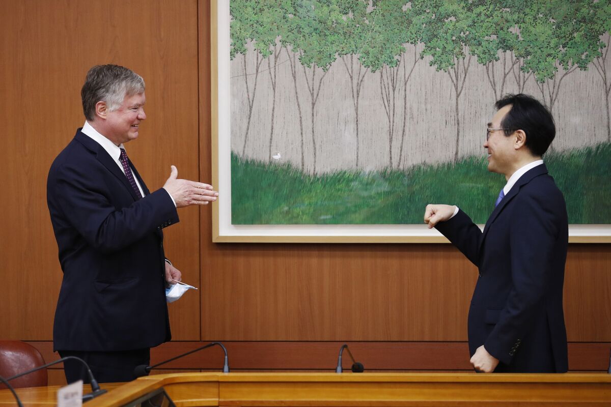 U.S. Deputy Secretary of State Stephen Biegun with South Korea's Lee Do-hoon in Seoul