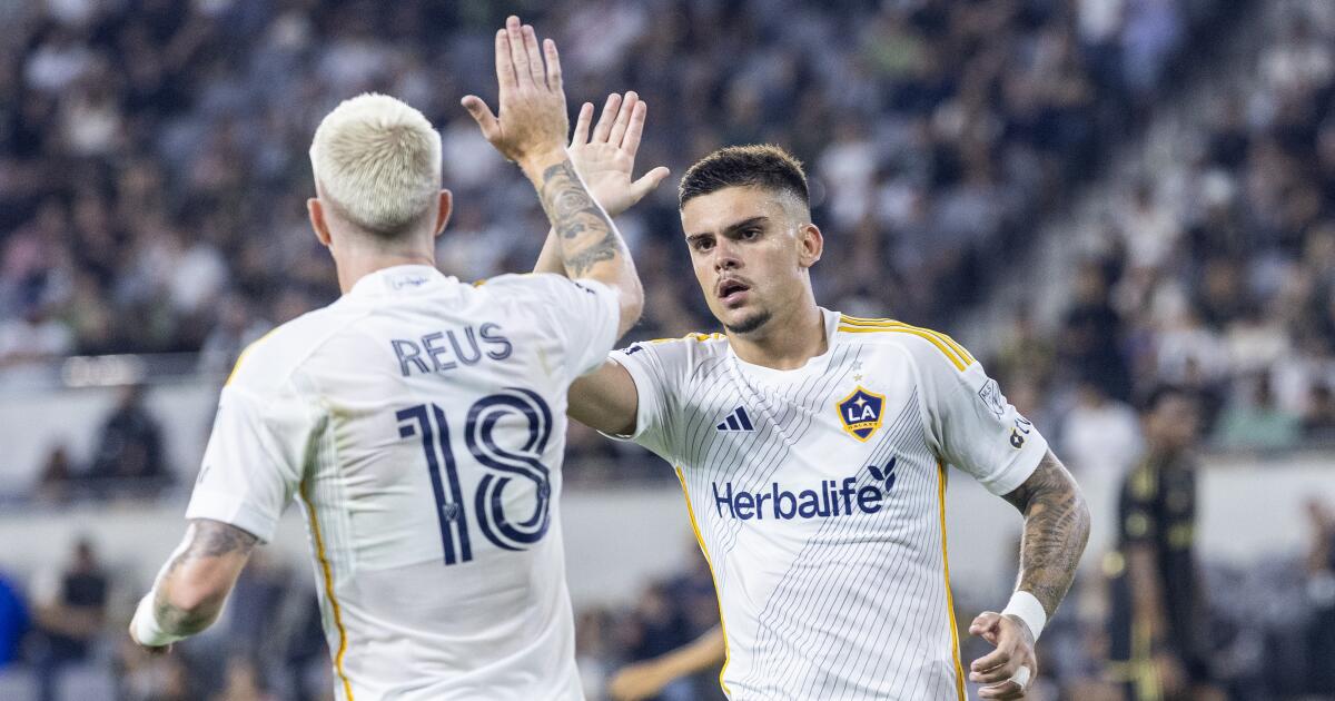 Galaxy scores last-minute goal to force draw with rival LAFC Galaxy scores last-minute goal to force draw with rival LAFC