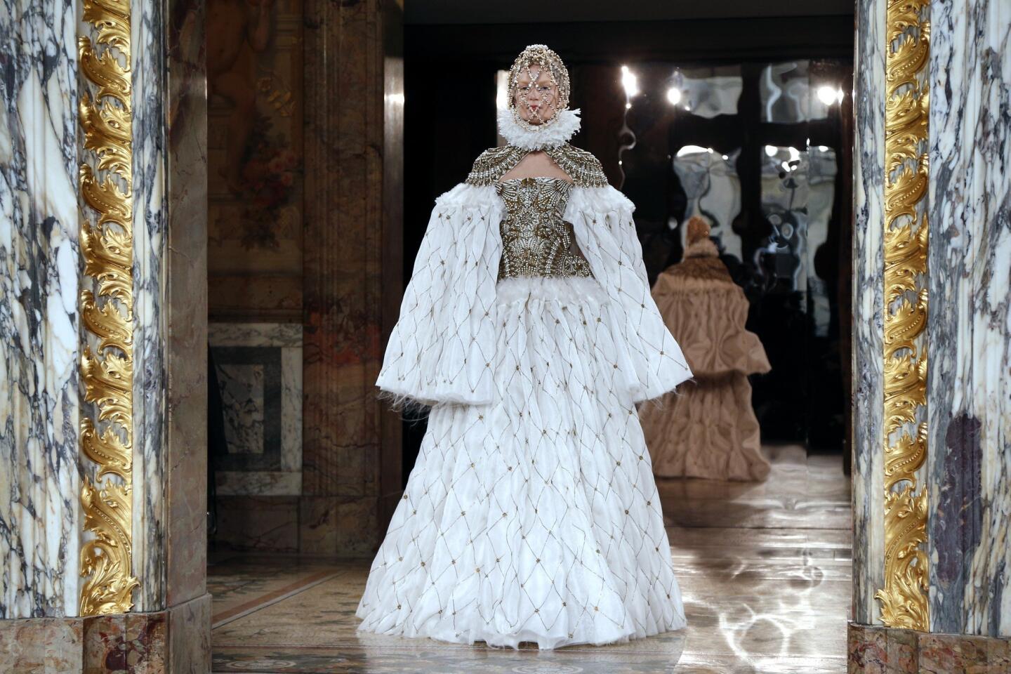 Paris Fashion Week fall 2013: Alexander McQueen review - Los Angeles Times