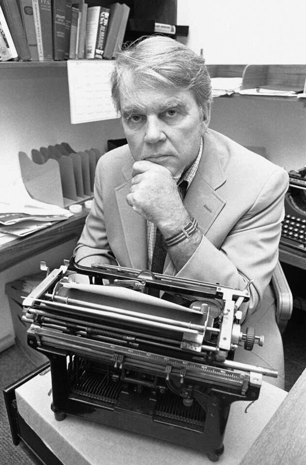 "60 Minutes" essayist Andy Rooney is signing off for good from his regular segment this Sunday. At 92, he's stepping down after 33 years on the legendary show with one final weekly piece and a career retrospective. The irascible commentator is one of the last links to the glory days of CBS News and exec Jeff Farger says they are glad to welcome him back any time the "urge hits him."