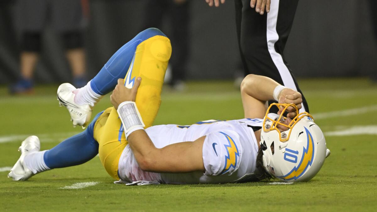 Chargers vs. Chiefs score, takeaways: Patrick Mahomes, Chiefs rally past  Chargers; Justin Herbert injured 