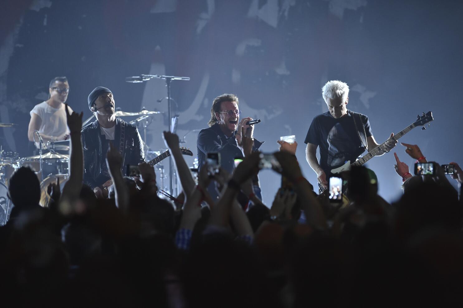 Review: U2 Was in Las Vegas Limbo on Sphere's Opening Night - The New York  Times
