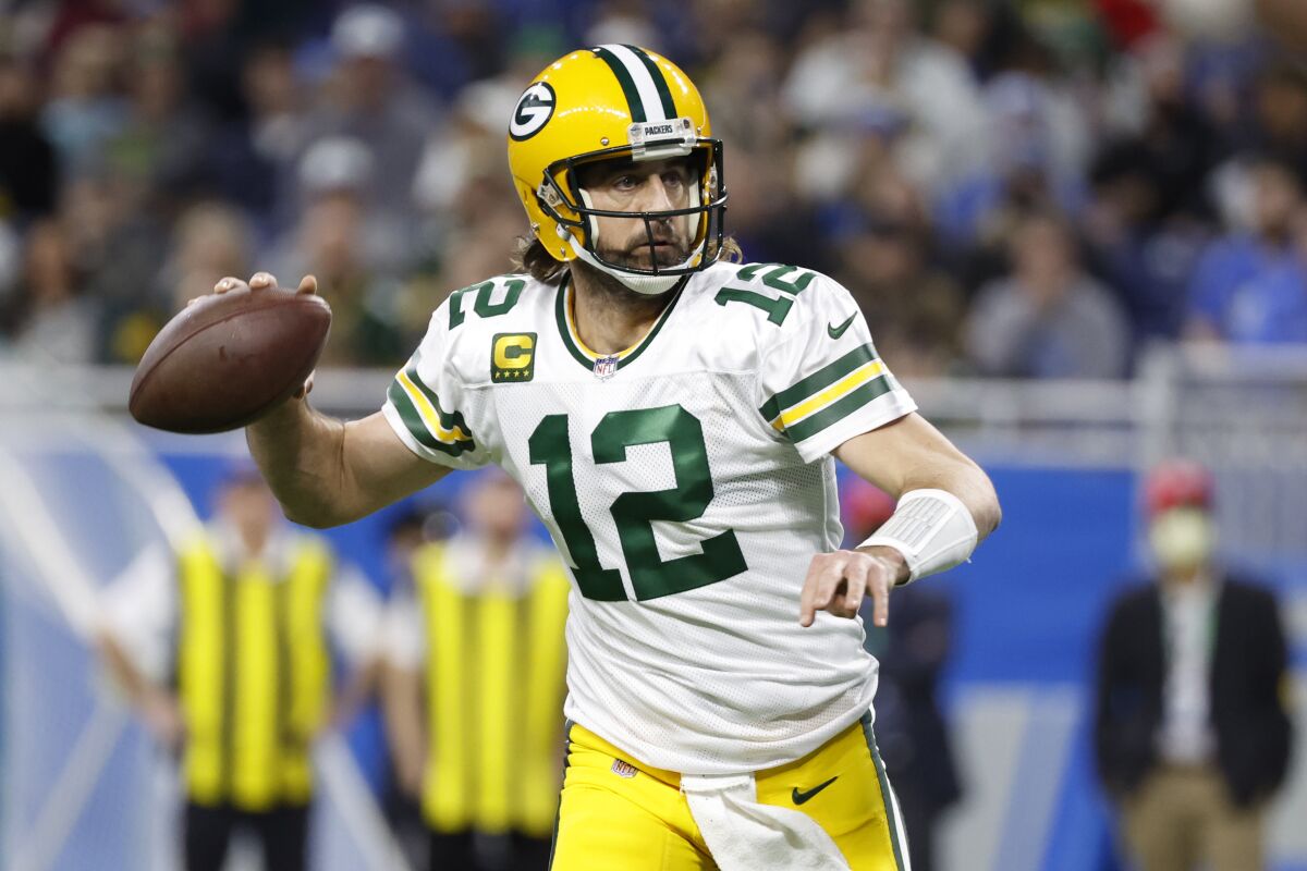 Green Bay Packers quarterback Aaron Rodgers passes the ball against the Detroit Lions