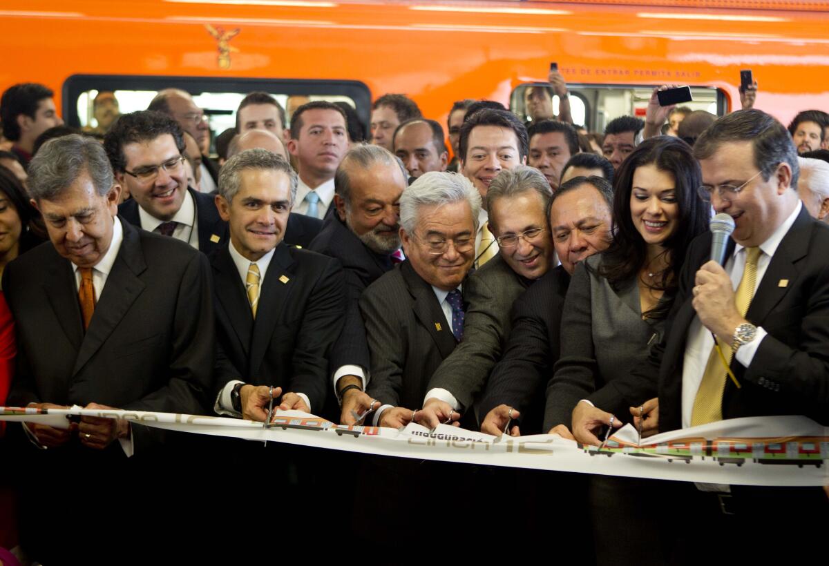 En esta imagen del 30 de octubre de 2012, de izquierda a derecha, Cuauhtémoc Cárdenas