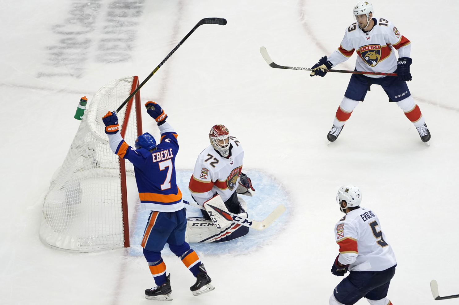 Nhl Roundup Islanders Take A 2 0 Series Lead Hurricanes Advance Maple Leafs Shut Out Blue Jackets Los Angeles Times Nhl Roundup Islanders Take A 2 0 Series Lead Hurricanes Advance Maple Leafs Shut Out Blue Jackets Los Angeles Times
