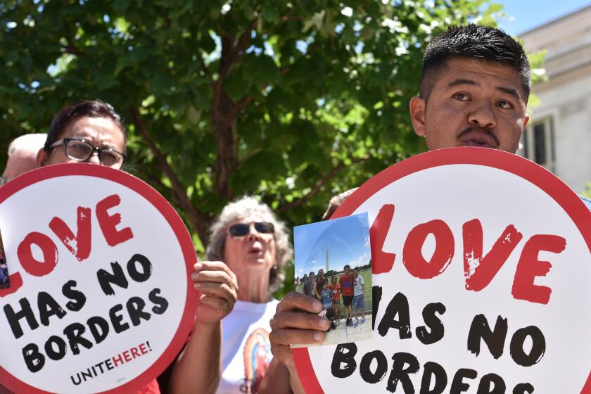 Los líderes aseveran que es inconcebible que los demócratas puedan vencer a Trump si sus candidatos no están dispuestos a hablar sobre inmigración.