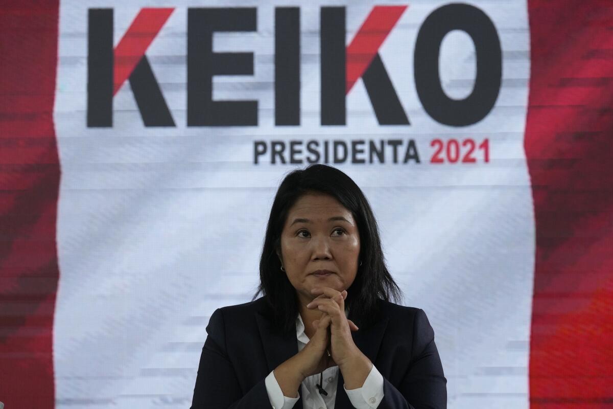 La candidata presidencial Keiko Fujimori ofrece una conferencia de prensa en Lima, Perú.