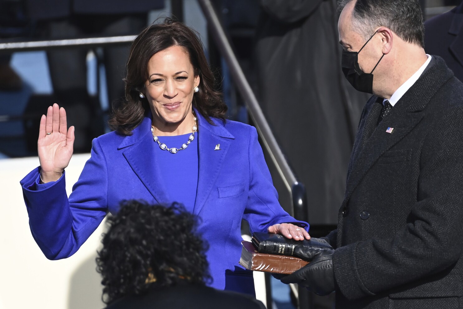 Kamala Harris Sworn Into History With Vice Presidential Oath The San Diego Union Tribune