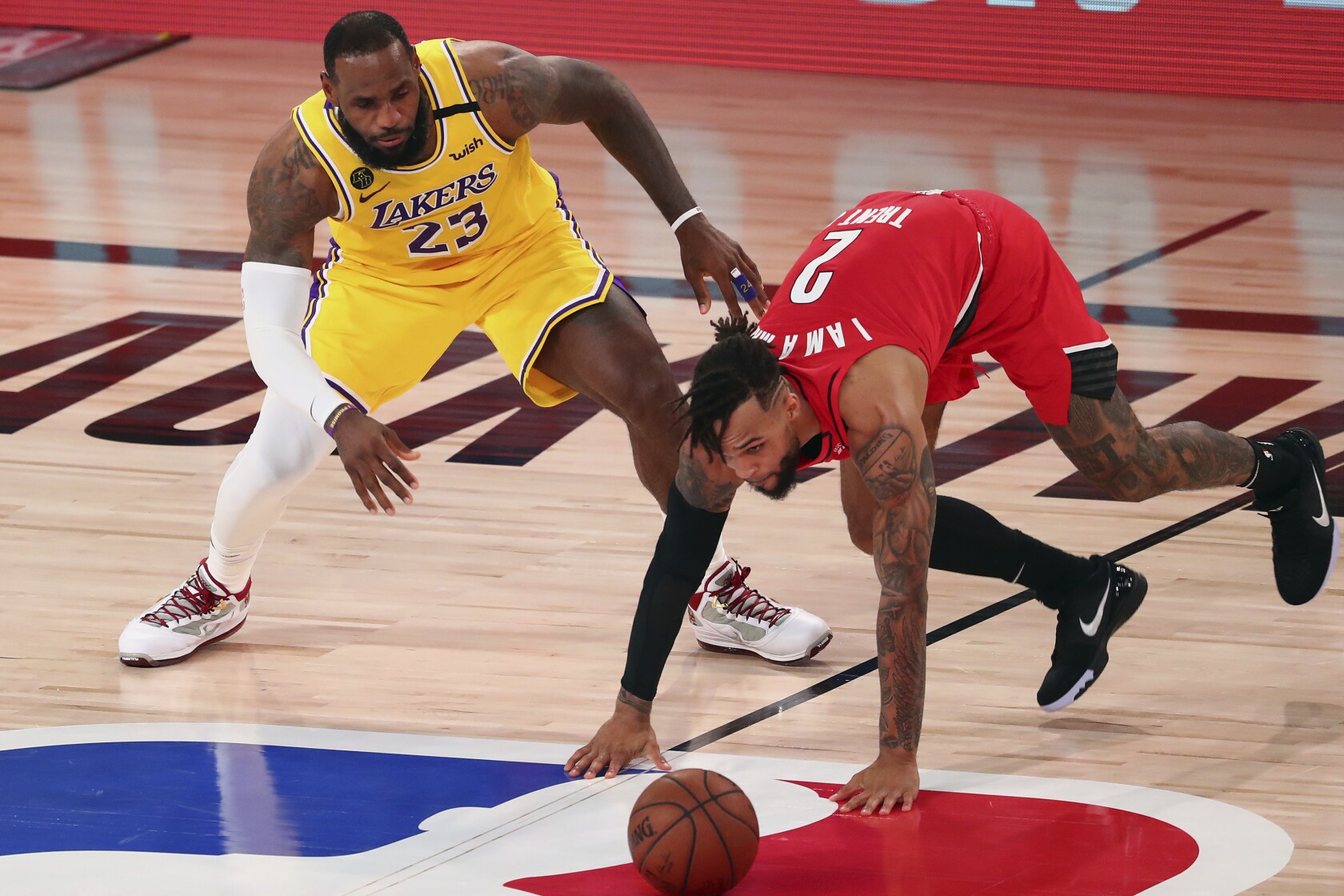 Nba Playoffs Lakers Dominate Trail Blazers In Game 2 Win Los Angeles Times