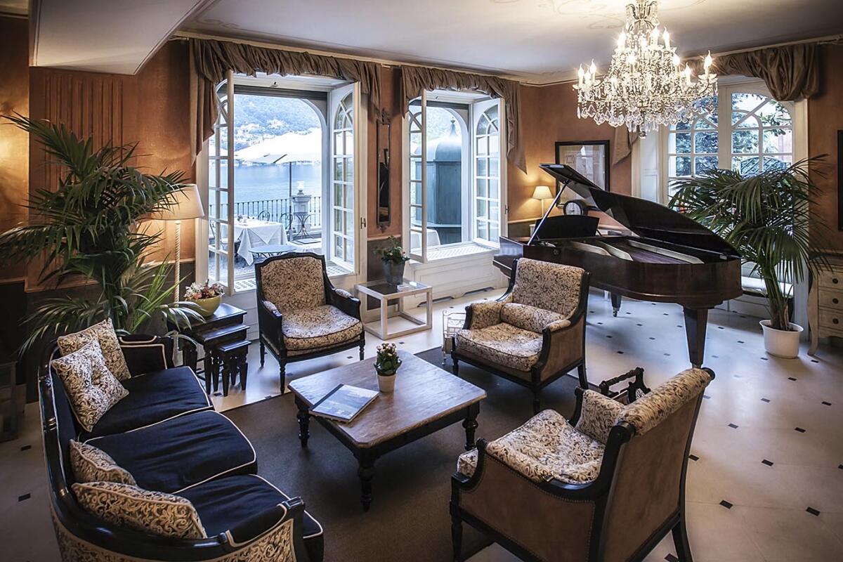 The piano lounge at Relais Villa Vittoria