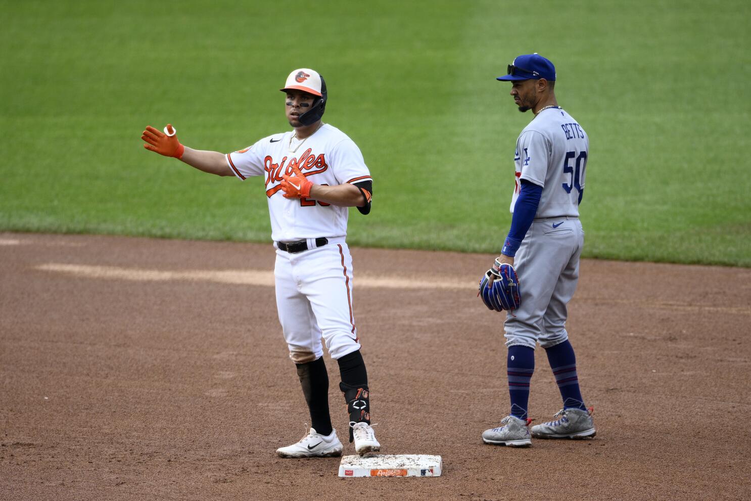 Orioles top Dodgers, avoid sweep in series finale