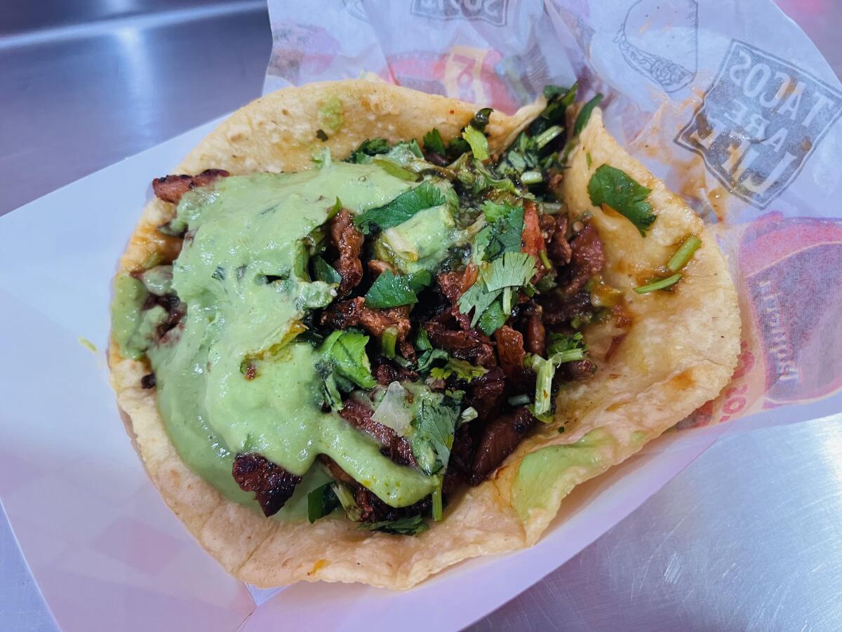 Taco al pastor en la Taquería Los Chuchys