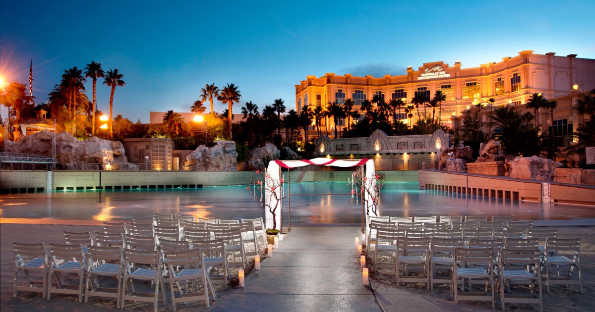 Six dramatic ways to get married in Las Vegas - Los Angeles Times