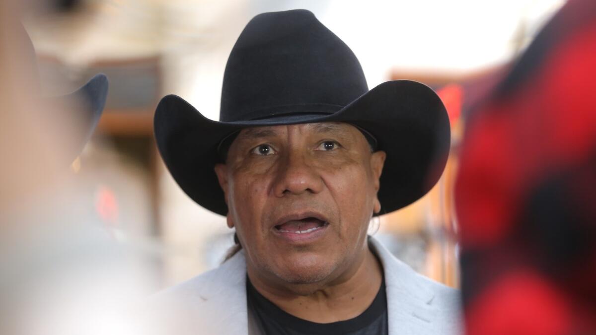 Bronco cancela conciertos en EE.UU. por contagio de Lupe Esparza - Los  Angeles Times