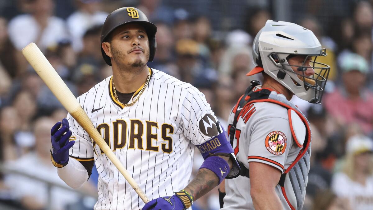 Orioles' Manny Machado charges mound to ignite bench-clearing