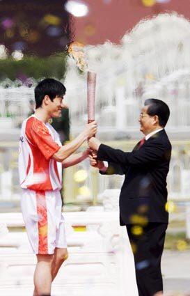 Liu Xiang, Olympic Torch, Hu Jintao, Beijing, Tianenmen Square