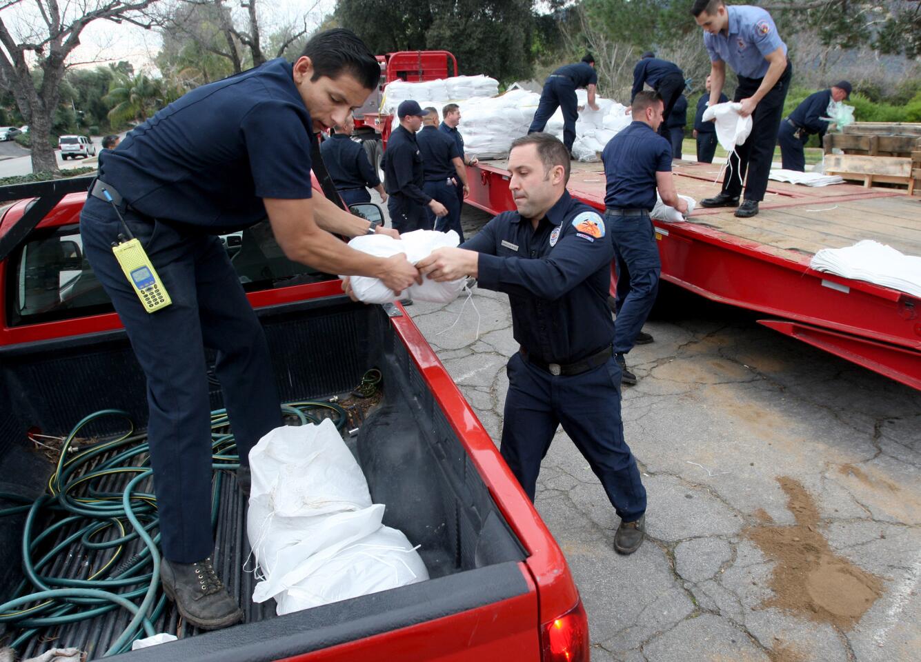 Photo Gallery: LA County fire distributes thousands of sandbags to La Crescenta residents