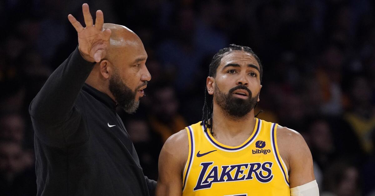 Darvin Ham dit qu’il va “approfondir” les problèmes de rotation des Lakers