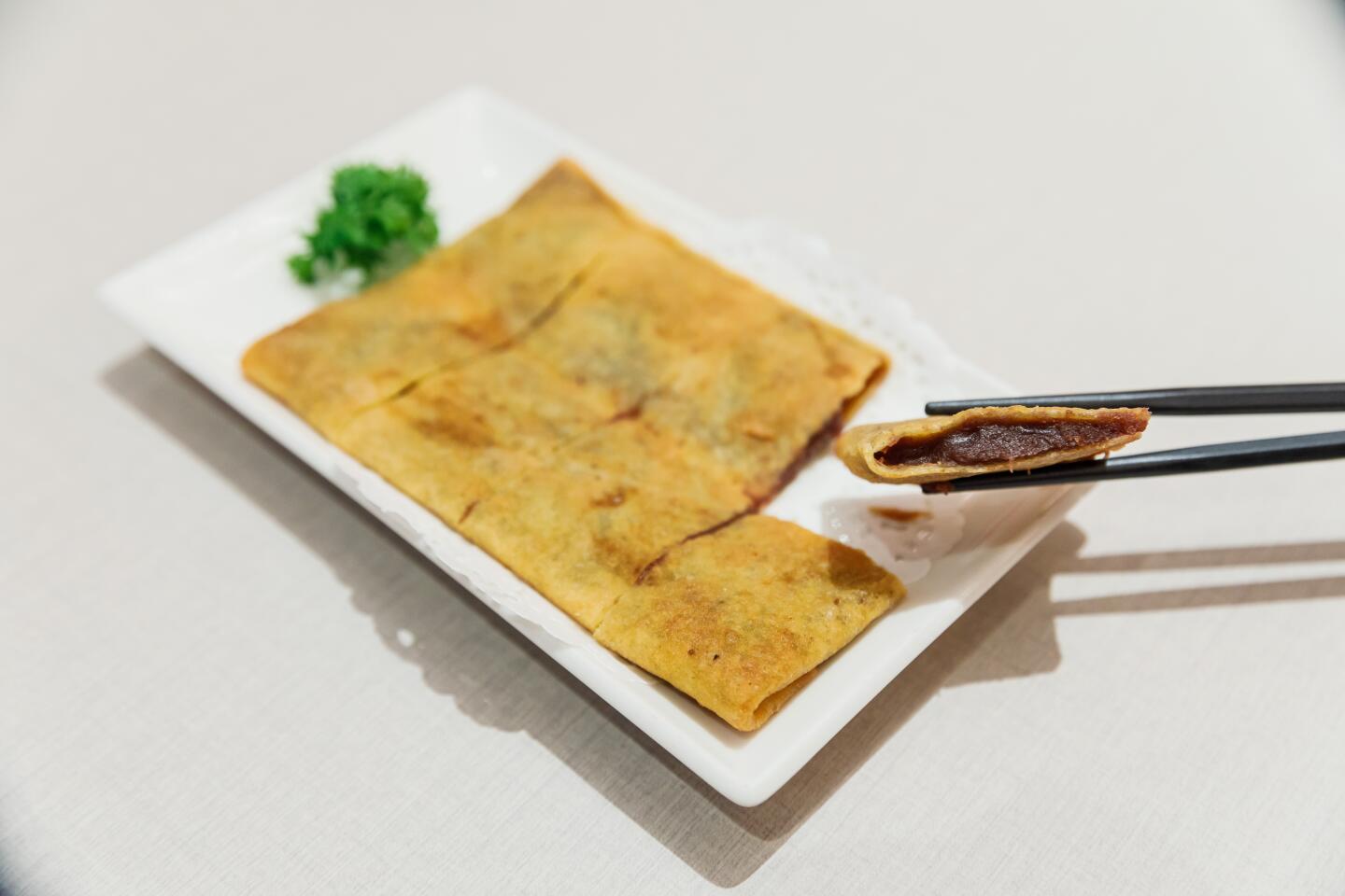 Pan-fried pancake with red bean paste