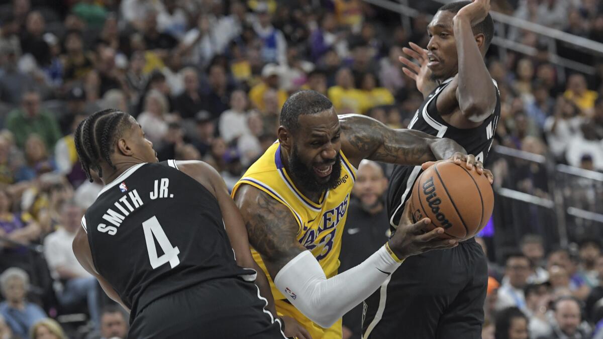 New-Look Lakers Claw Out Road Win against Warriors