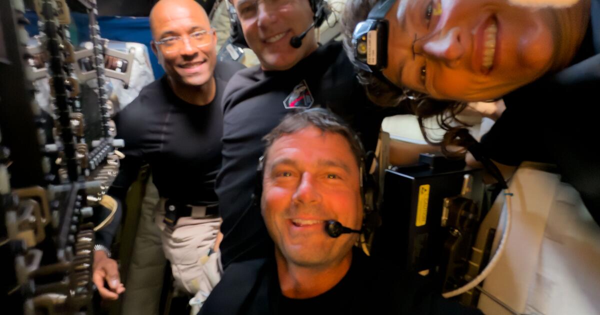 Artemis II appelle la station spatiale en rentrant de la Lune