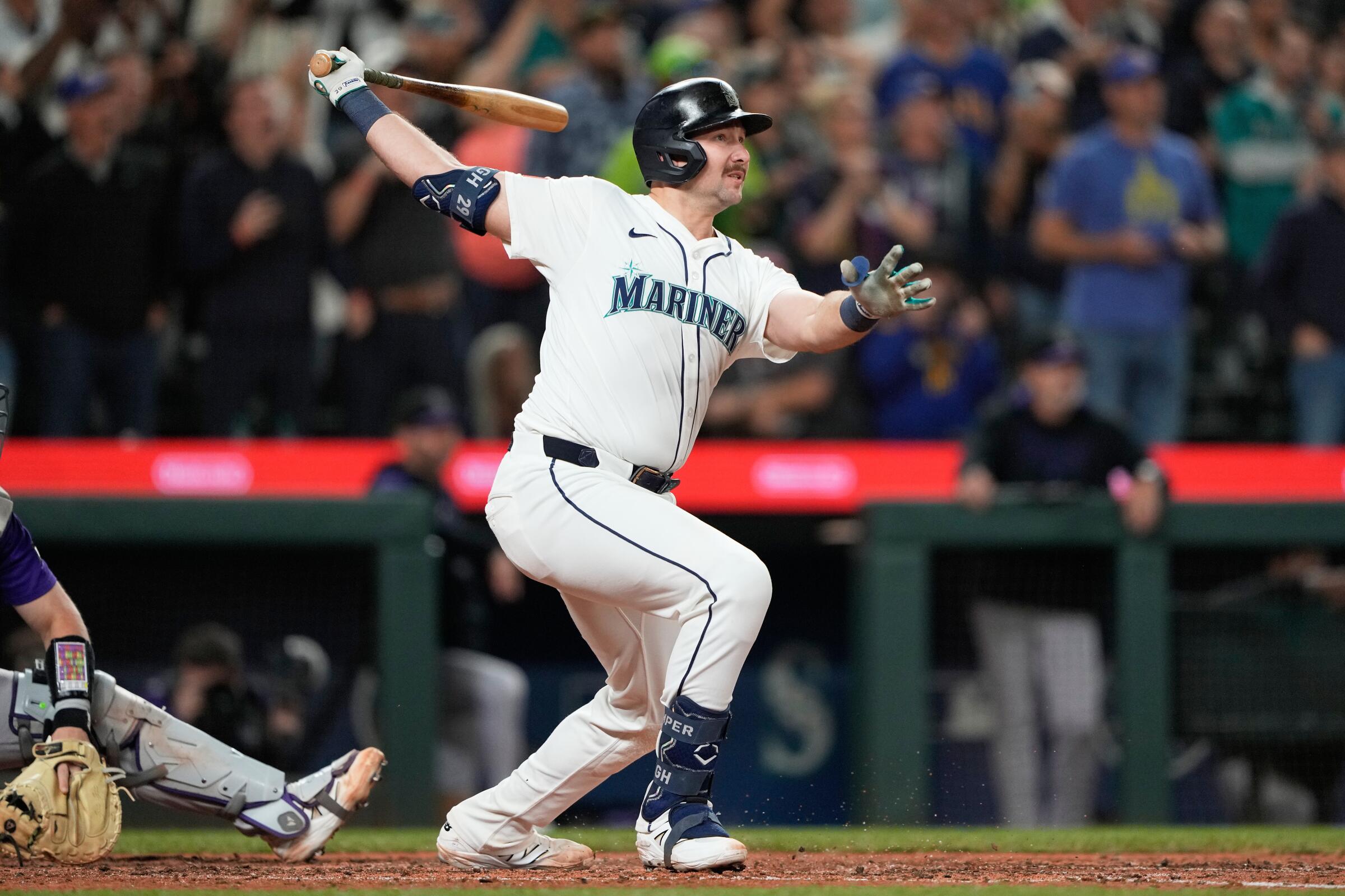 All about Cal Raleigh's 60th home run — and a fan's act of kindness ...