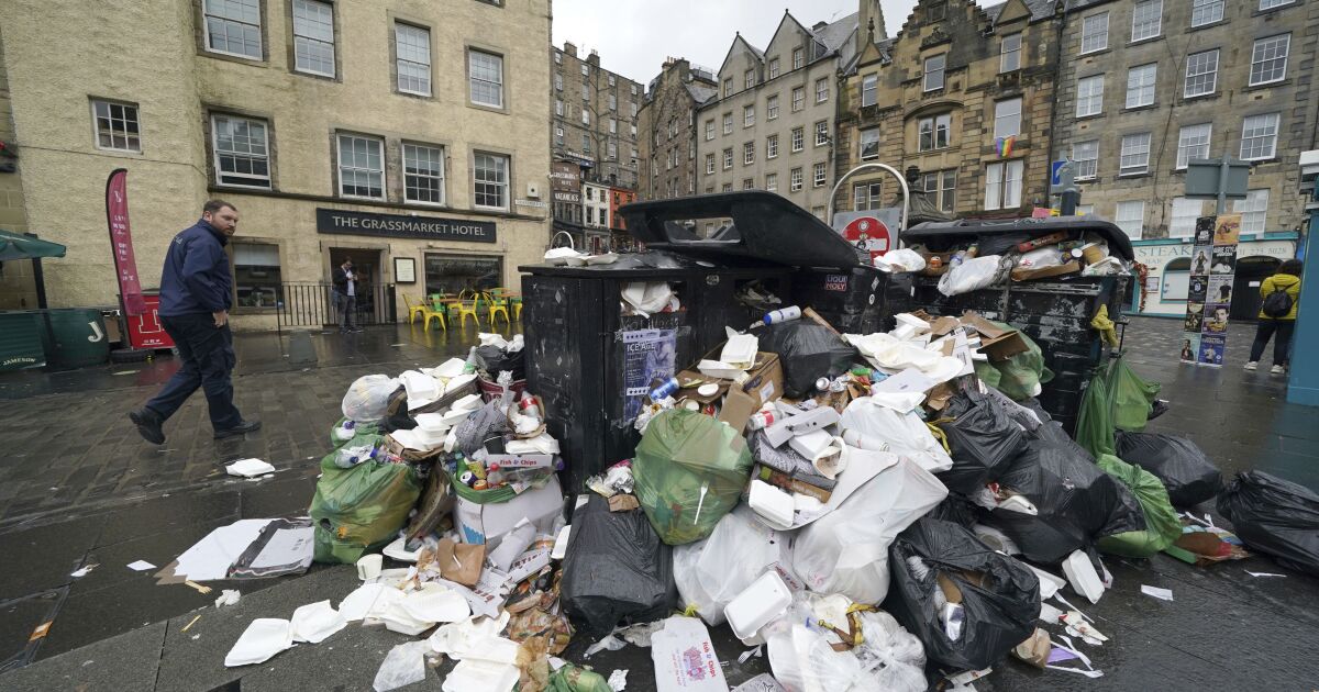 Garbage piles in Scotland raise health concerns amid strikes - The San  Diego Union-Tribune