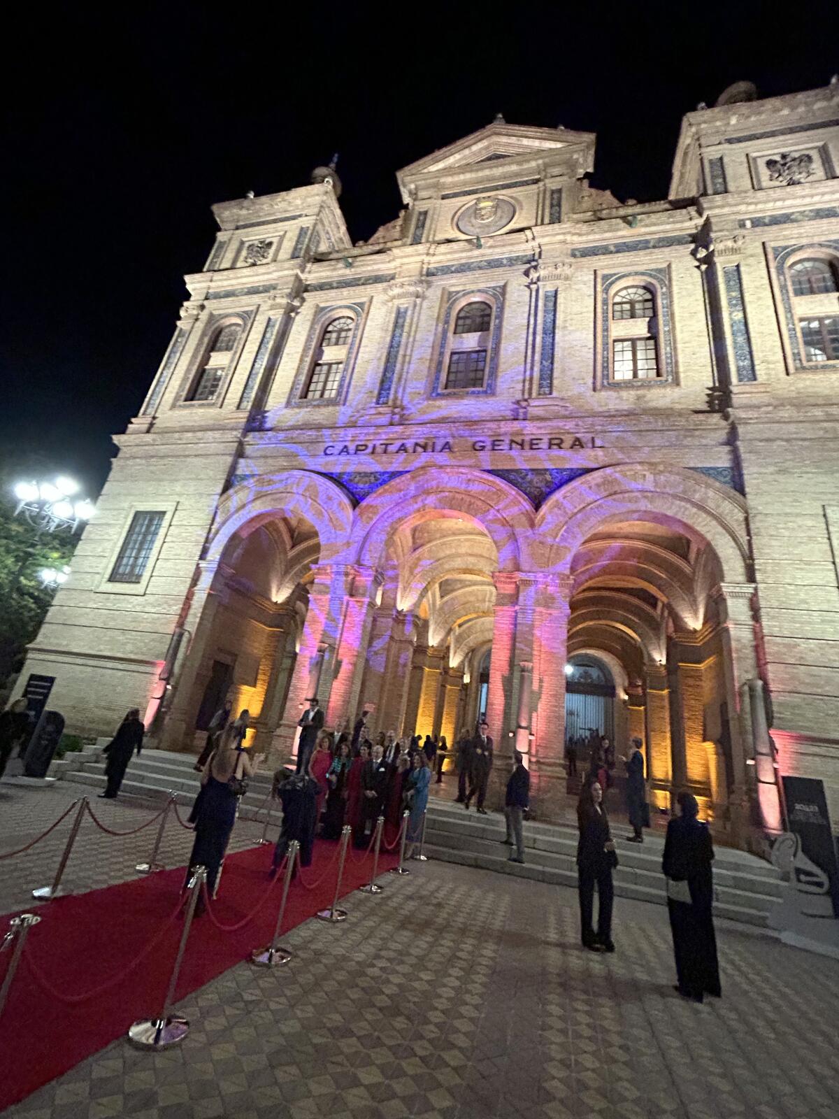 Los noches de Sevilla muestran su colorido con la celebración del Latin Grammy en la ciudad.