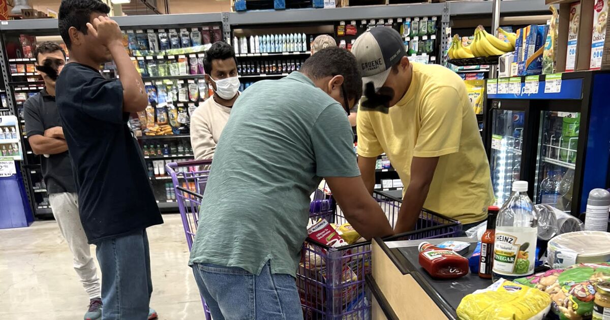 Venezuelan migrants flown to California from Texas not part of GOP operation, activists say Venezuelan migrants flown to California from Texas not part of GOP operation, activists say