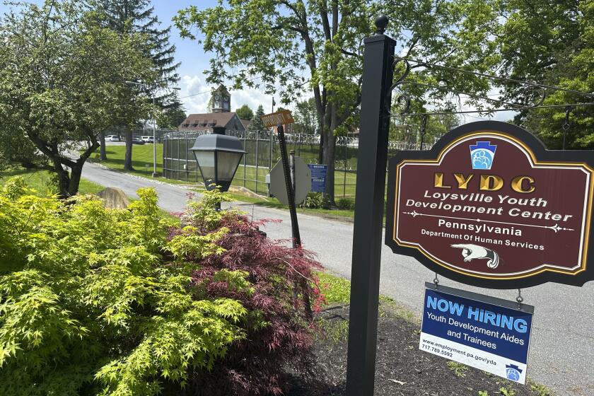 En la imagen la entrada del Centro de Desarrollo Juvenil de Loysville, dirigido por el estado, en Loysville, Pensilvania, el lunes 20 de mayo de 2024. (AP Foto/Mark Scolforo)