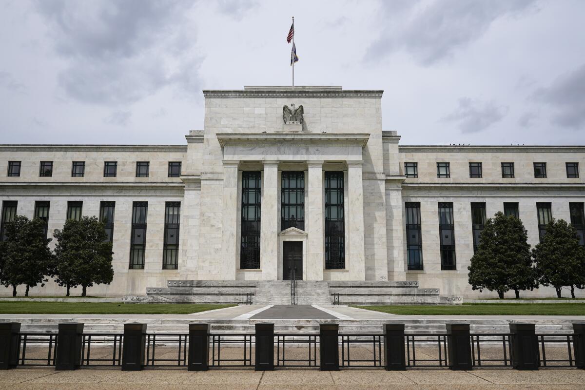Archivo - El edificio de la Reserva Federal de EE.UU. el 4 de mayo de 2021 en Washington, D.C. 