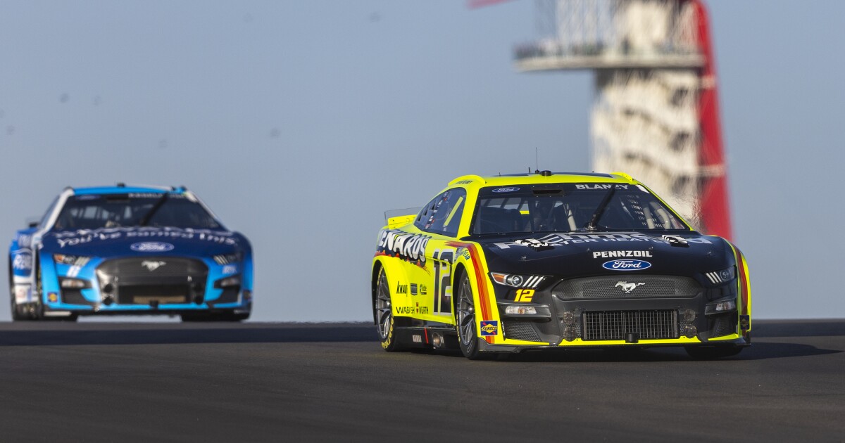 Ryan Blaney si è ripreso dal testacoda e ha messo la Ford in pole nel forte