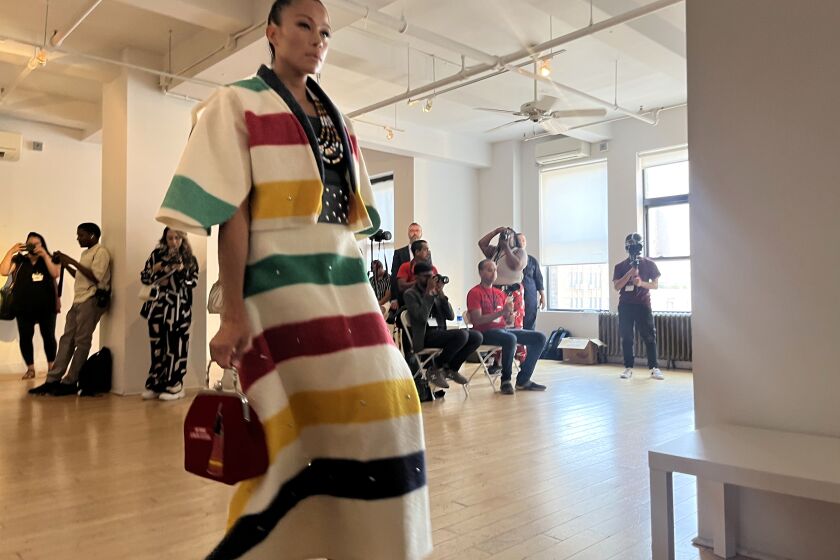 El talento indígena reclama su lugar en la pasarela de moda de Nueva York