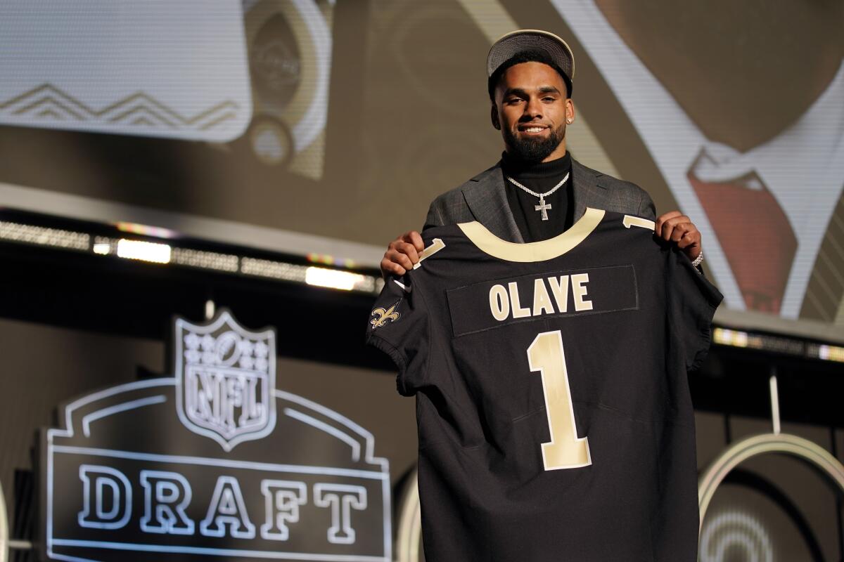 Saints use first-round draft picks to fill offensive needs - The