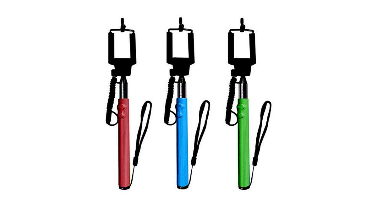 When collapsed, the Looq DG was the most compact of the wired selfie sticks in our tests.