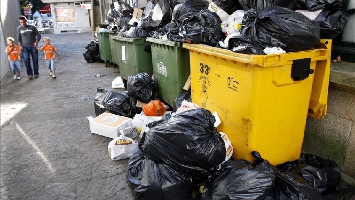 Seattle, la primera ciudad de EE UU que multa a quien tira comida a la  basura