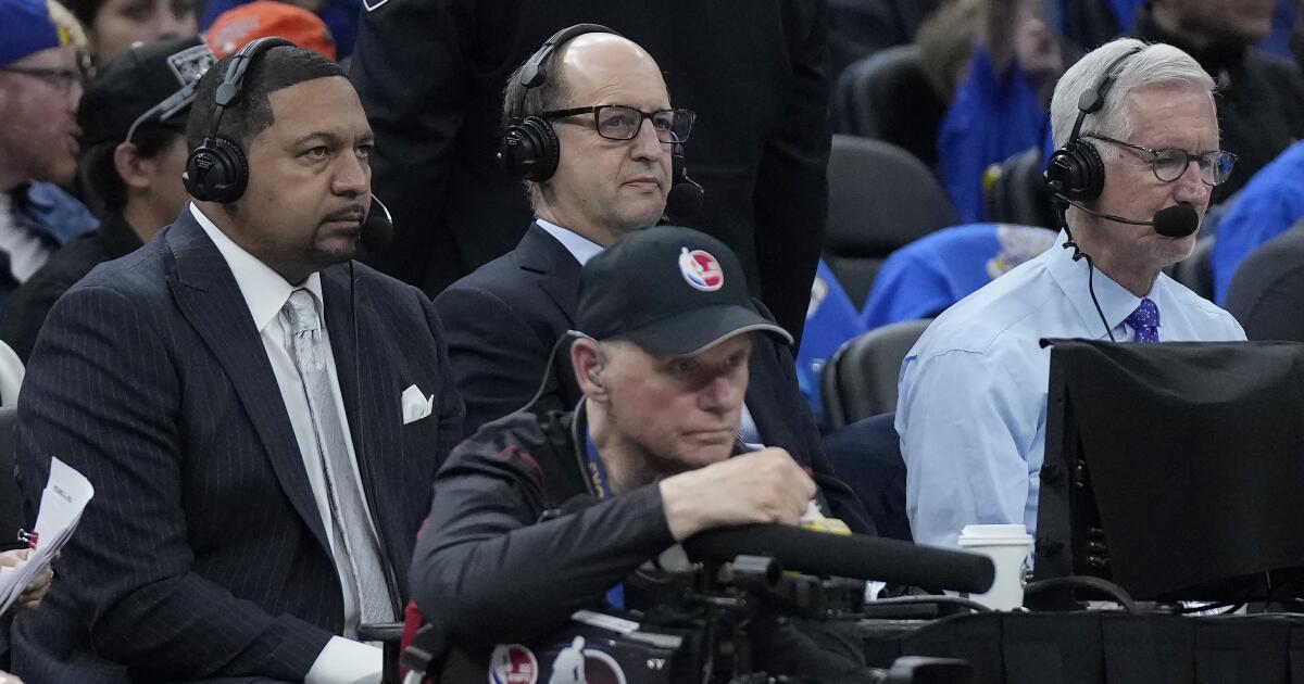 Jeff Van Gundy joins Clippers as lead assistant to coach Tyronn Lue