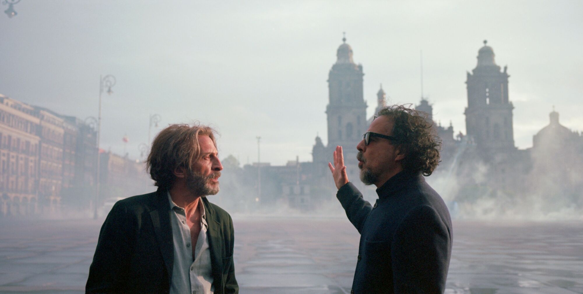 Iñárritu (der.) al lado del actor Daniel Giménez Cacho.