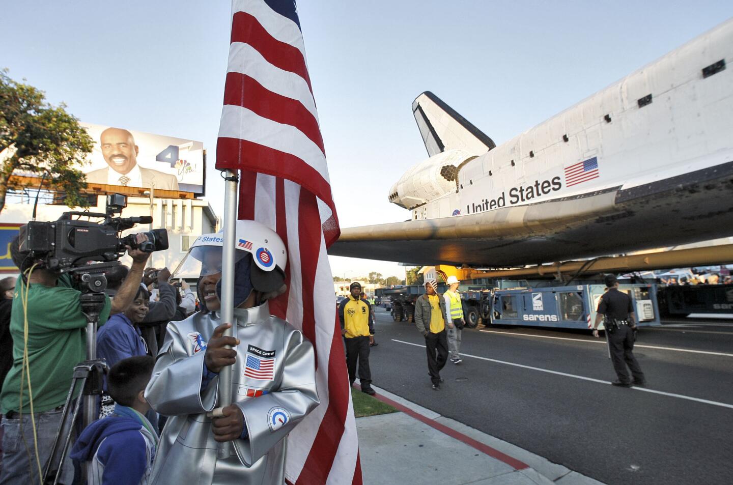 Photo Gallery: Space Shuttle Endeavour makes its way through Inglewood
