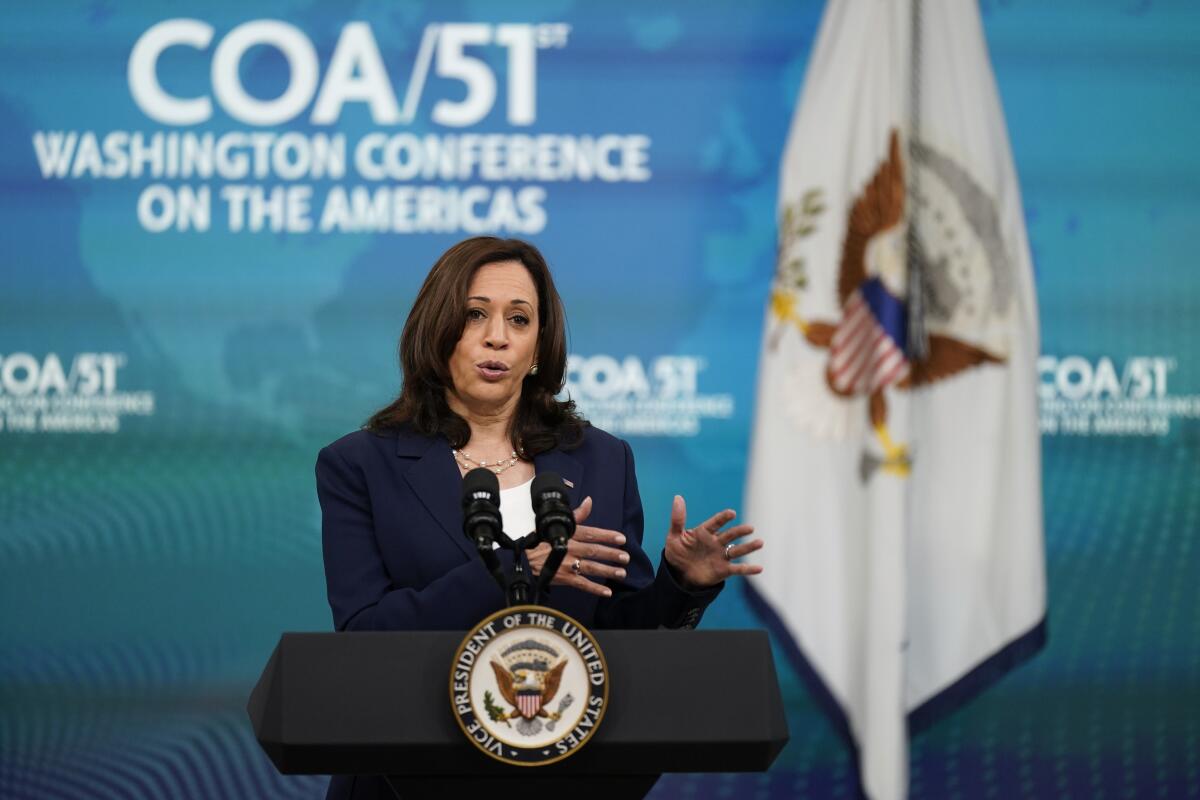 La vicepresidenta Kamala Harris pronuncia un discurso en la Conferencia de Washington sobre las Américas 