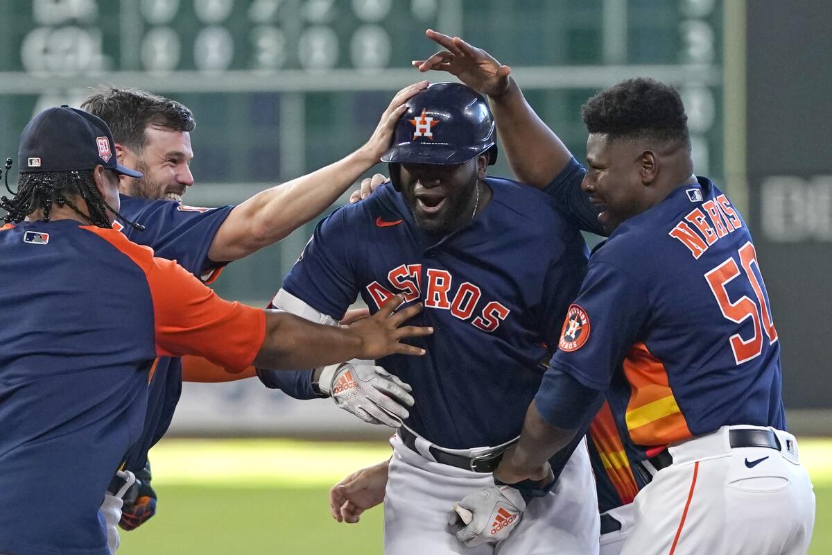 Astros 1, Mariners 0: Houston wins Game 3 in 18 to sweep