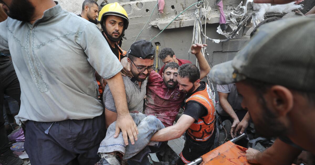 Les frappes aériennes israéliennes se multiplient à Gaza, tuant des dizaines de personnes à la fois