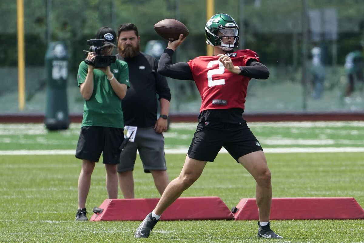 New York Jets quarterback Zach Wilson (2) takes part in drills at the NFL football team's practice facility, Tuesday, June 14, 2022, in Florham Park, N.J. (AP Photo/John Minchillo)