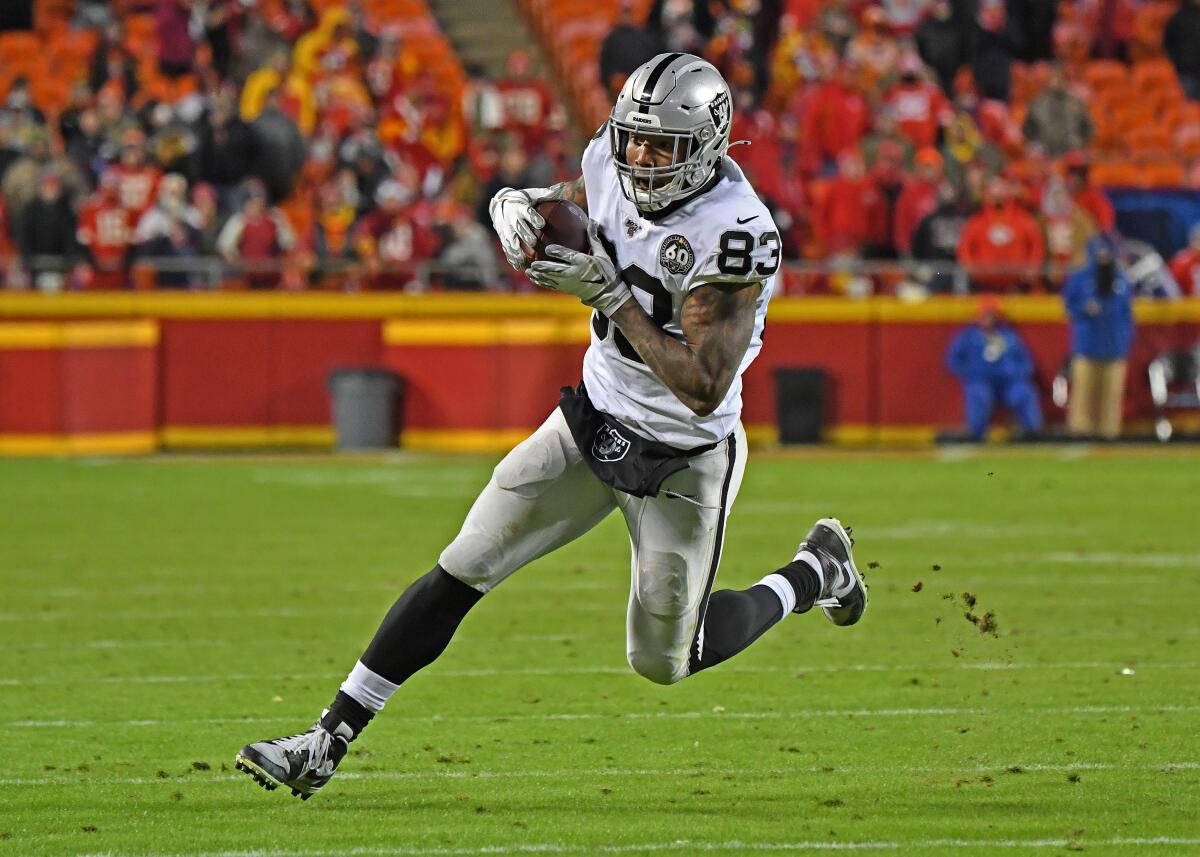 Raiders tight end Darren Waller runs after a catch against the Chiefs on Dec. 1, 2019.