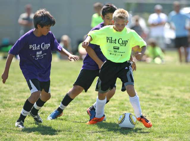 Mariners Connor Kincaid, right, dribbles the ball through two Whittier defenders as he works his way into a passing situation in boys 5-6 gold championship game.