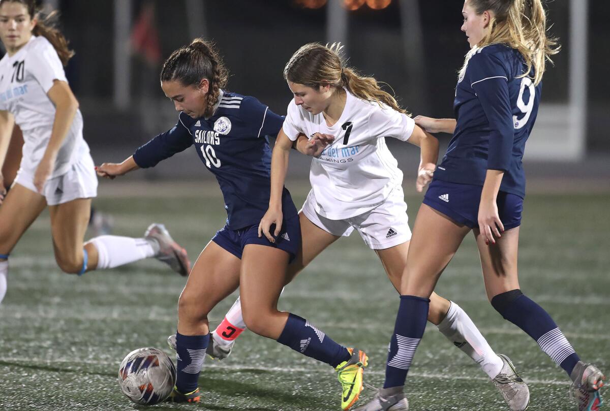 Newport Harbor's Bridget Taketa (10) battles CdM's Kayla Spreen (7).
