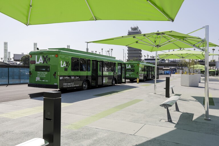 For passenger pickups at LAX, one more big change: the curb flip - Los Angeles Times