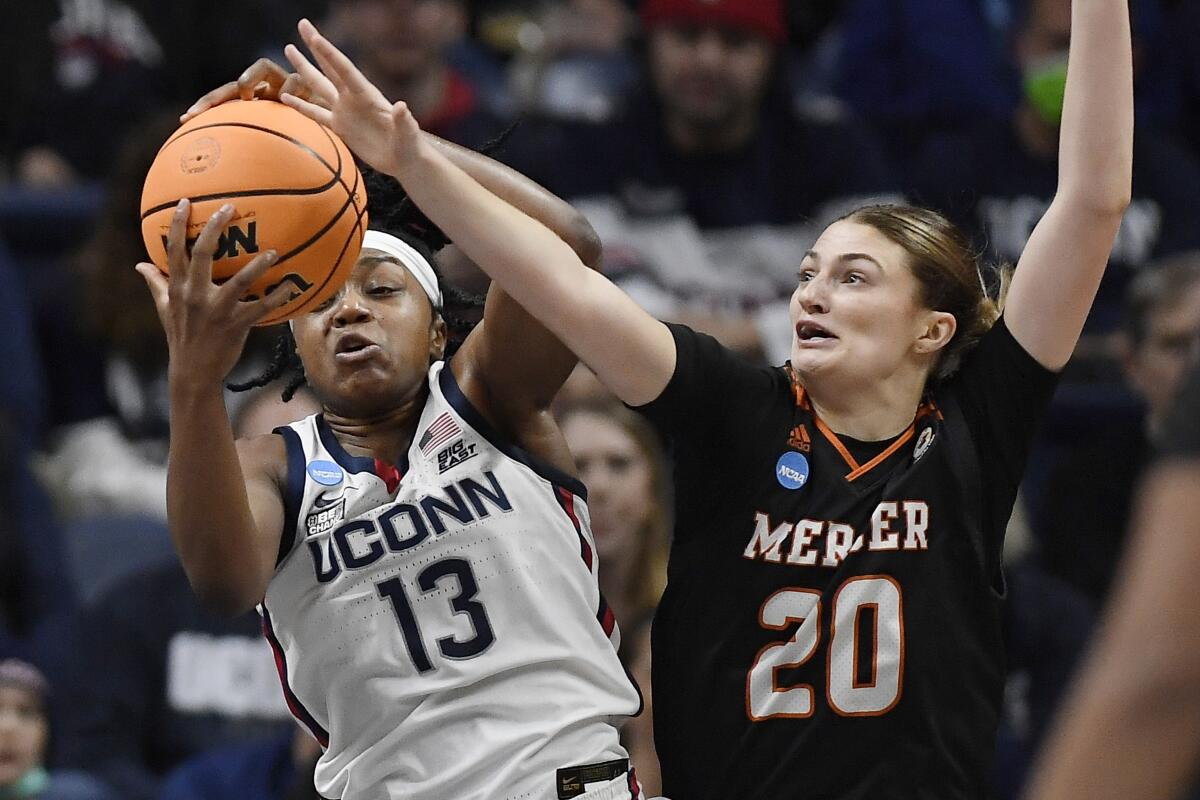 Walker (Who Else?) Leads UConn to Big East Title - The New York Times