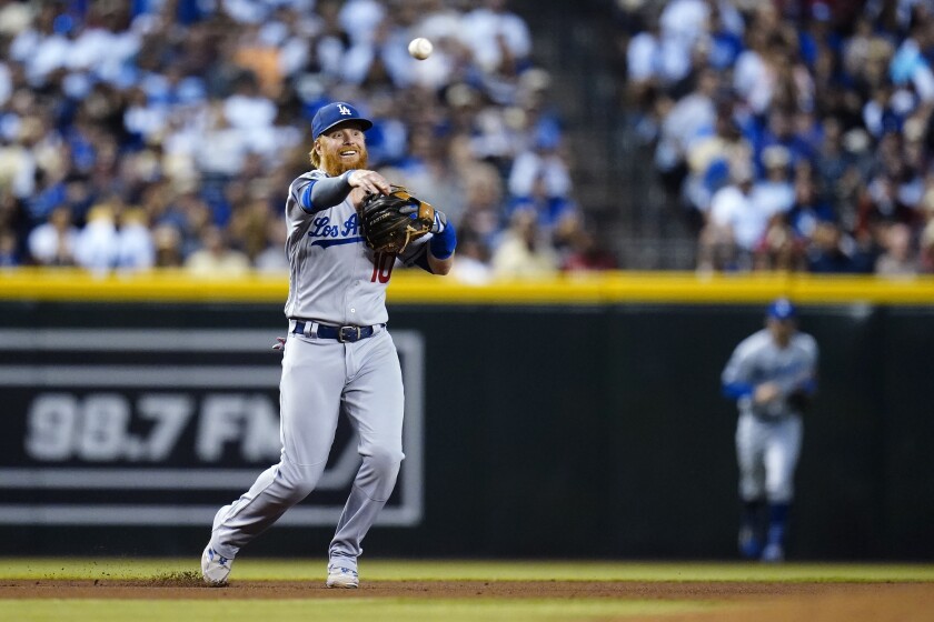 Dodgers' division title struggles deepen with loss to Arizona - Los Angeles Times 2 Dodgers third baseman Justin Turner makes a throwing error during the fourth inning Sept. 25, 2021.